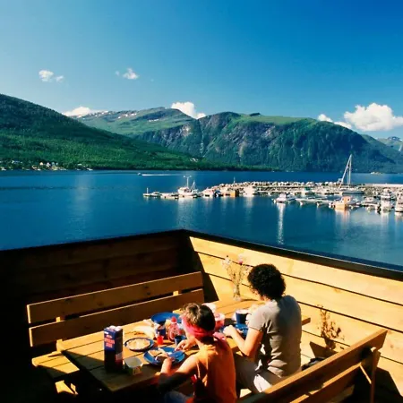 6 Person In Eidsv G Eidsvåg